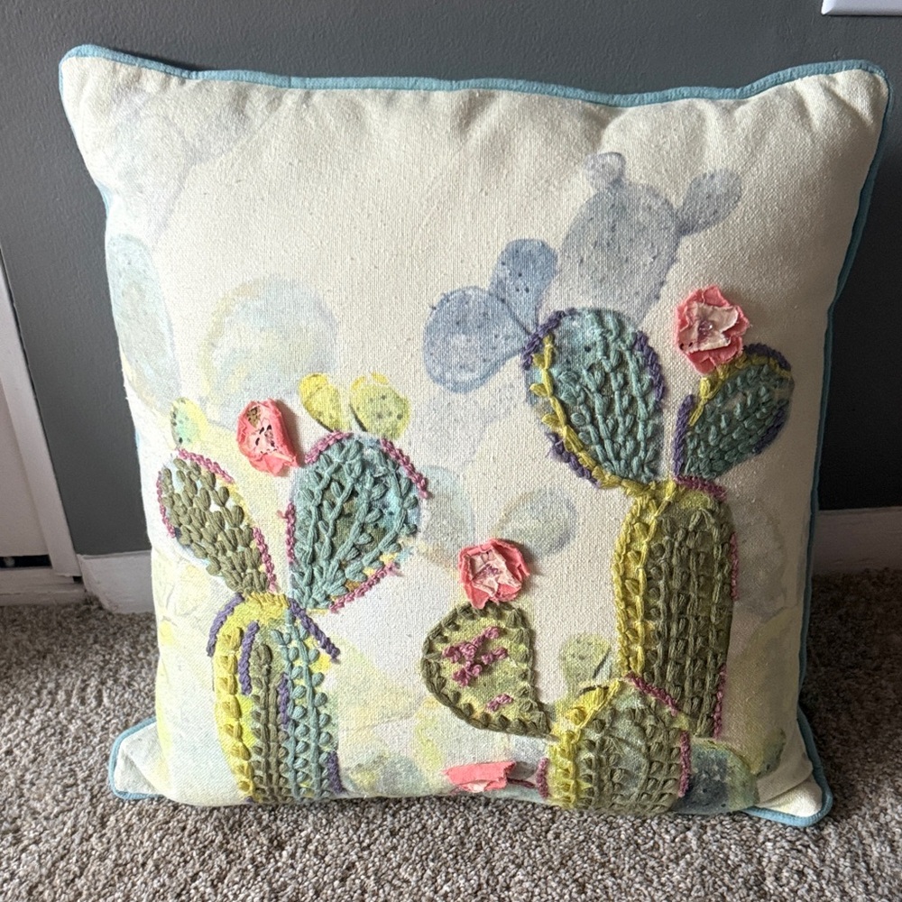 Adorable Pier-1 Embroidered Cactus Accent Pillow in Cream and Green 🌵